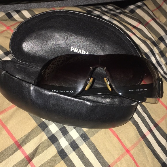 Prada sunglasses - Picture 2 of 6